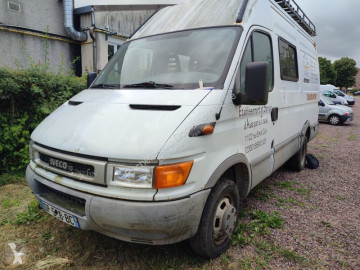 عربة نفعية مقفلة Iveco