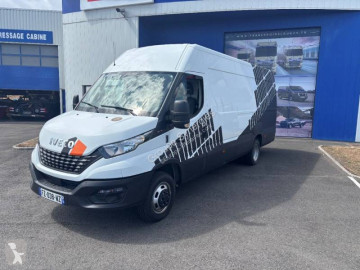 Fourgon long Iveco