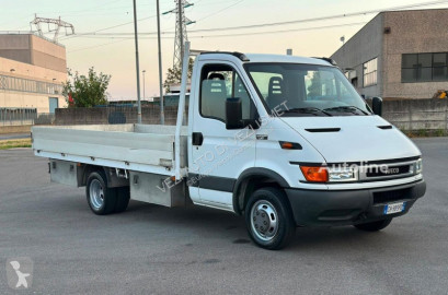 Utilitaire plateau Iveco