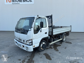 Con volquete Isuzu
