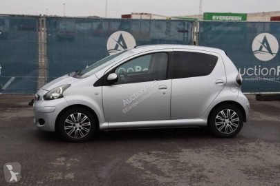 Coche berlina Toyota
