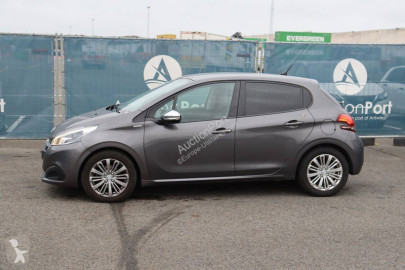 Coche berlina Peugeot
