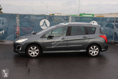 Coche berlina Peugeot