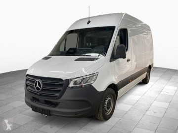 Fourgon long Mercedes