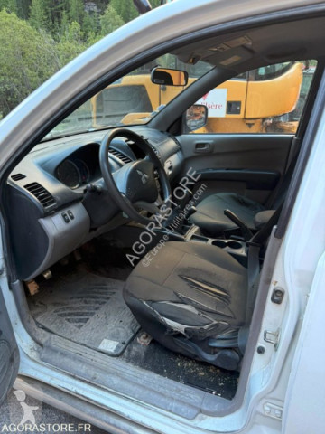 MitsubishiL 200