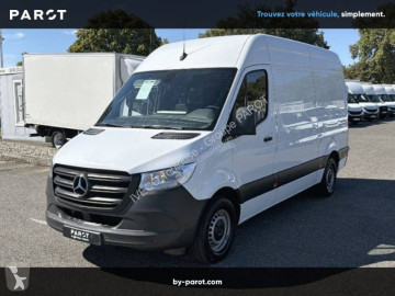 Fourgon moyen Mercedes