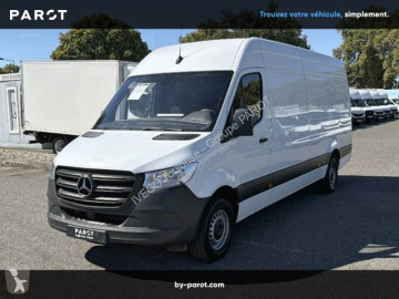Fourgon long Mercedes