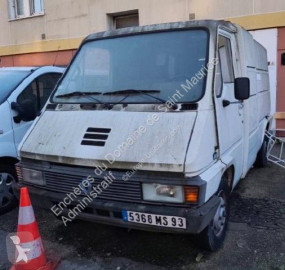 Fourgon moyen Renault