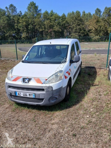 Peugeot van