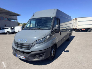 Fourgon long Iveco