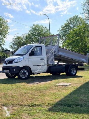 Utilitaire benne standard Piaggio