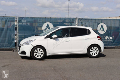 Coche berlina Peugeot