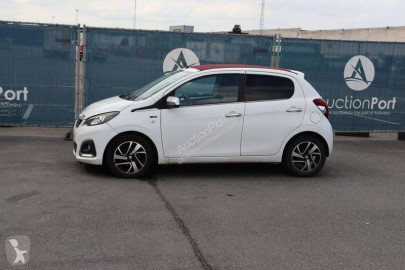 Coche berlina Peugeot