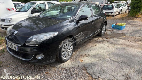 Coche berlina Renault