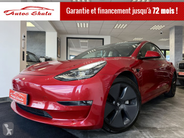 Coche berlina Tesla