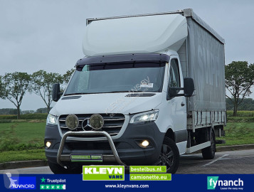 Met dekzeil Mercedes