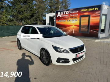Лек автомобил Peugeot