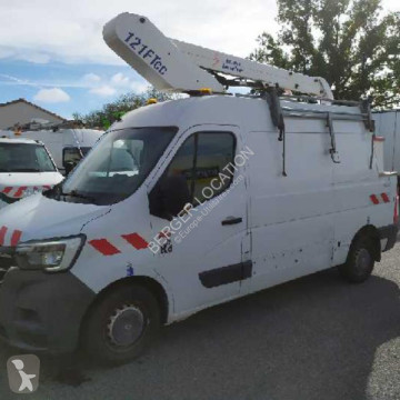 Renault telescopic articulated platform commercial vehicle