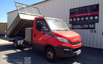 Con volquete Iveco