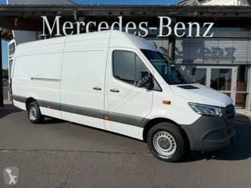 Длинный фургон Mercedes