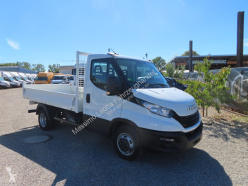 Con volquete Iveco