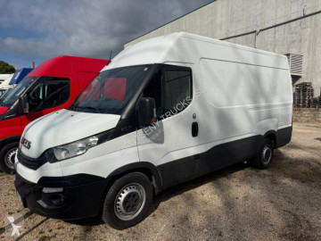 Furgón largo Iveco