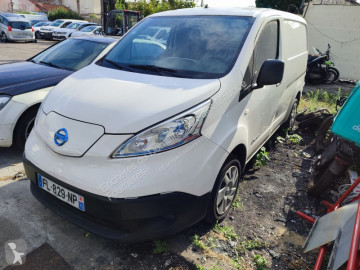 Nissan mikrobusz