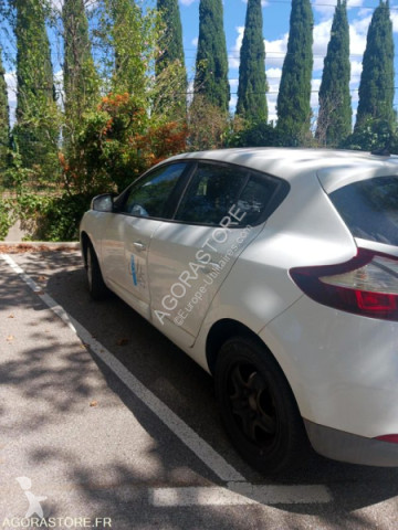 Coche berlina Renault