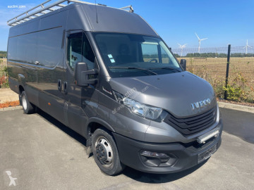 Furgón largo Iveco