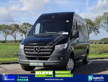 Fourgon utilitaire Mercedes
