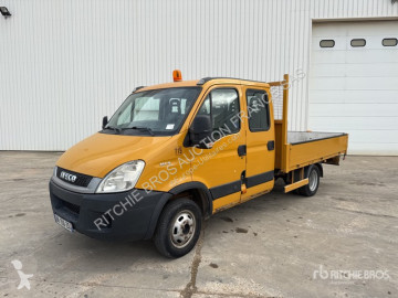 Utilitaire plateau ridelles Iveco