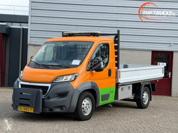Utilitaire plateau Peugeot