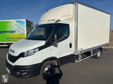 Utilitaire caisse grand volume Iveco