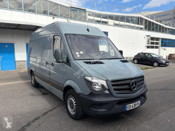 Fourgon utilitaire Mercedes