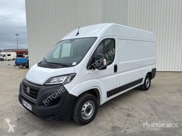 Krytý nákladní vůz se skříňovou karosérií dlouhý Fiat