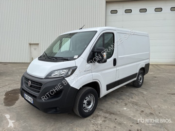 Krytý nákladní vůz se skříňovou karosérií střední Fiat