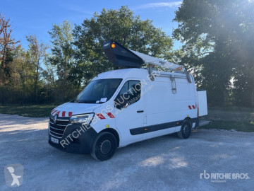 Utilitaire nacelle articulée Renault