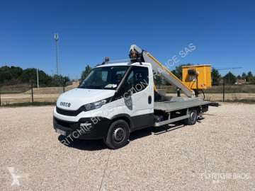 Utilitaire nacelle articulée Iveco