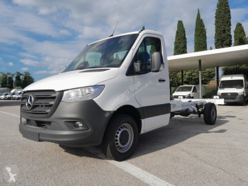 Utilitaire châssis cabine Mercedes neuf