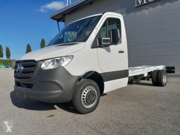Fourgon utilitaire Mercedes neuf