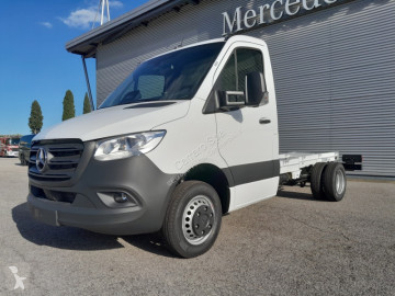Fourgon utilitaire Mercedes neuf