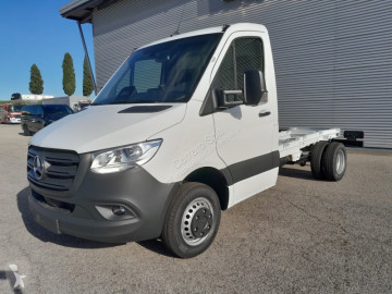 Fourgon utilitaire Mercedes neuf
