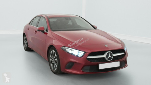 Voiture berline Mercedes