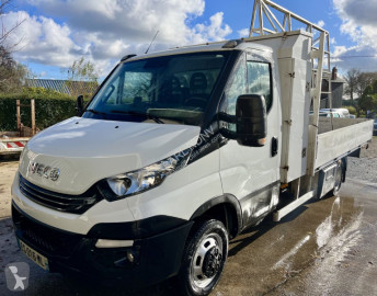 Utilitaire plateau Iveco