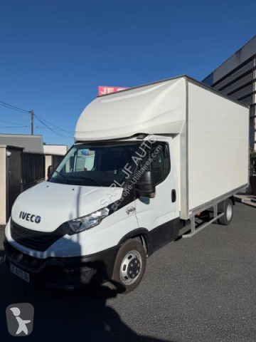 Utilitaire caisse grand volume Iveco