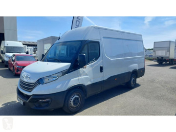 Fourgon long Iveco