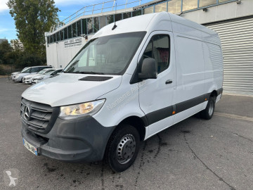 Fourgon utilitaire Mercedes