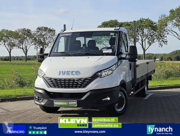 Utilitaire plateau Iveco