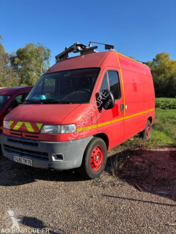 Peugeot van