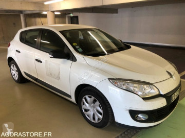 Bil sedan Renault
